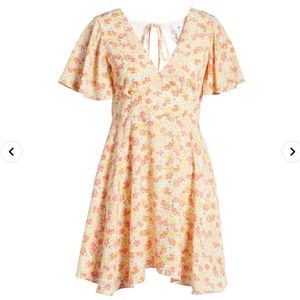 NWT SOCIALITE OPEN BACK CUT OUT FLORAL MINI DRESS IN SIZE MEDIUM